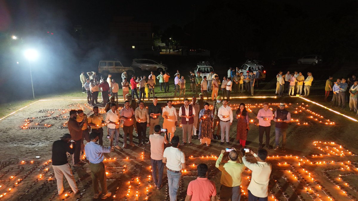 DproSonbhadra's tweet photo. संकल्प सेवा अभियान के अंतर्गत आशीर्वाद का दीया के अंतर्गत दीप प्रज्ज्वलन किया गया l
@DmSonbhadra @cdosbr @mopr_goi @uppanchayatiraj @SBMGUP2
#सोनभद्र https://t.co/MluB0BHWJx