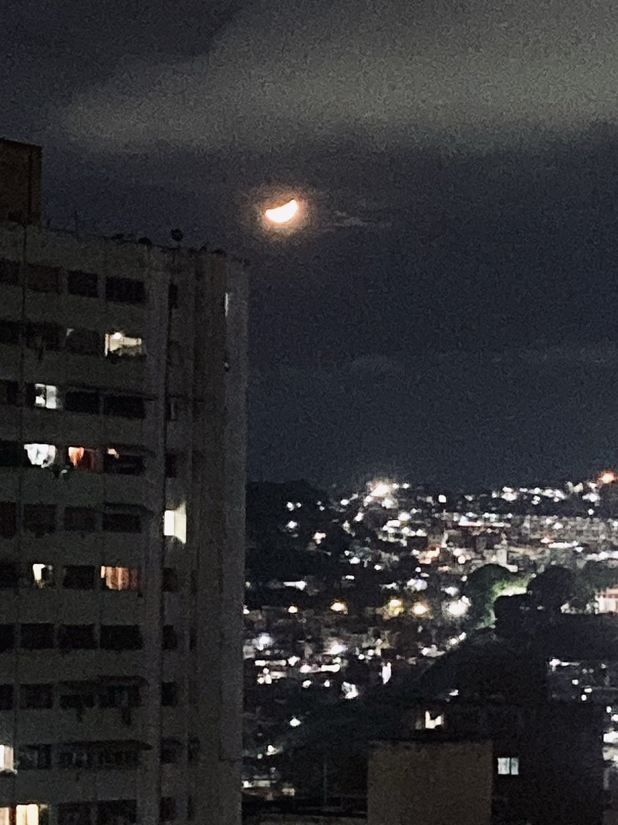 migviller's tweet photo. Luna , hermosa noche. https://t.co/pbb6jeZTrT