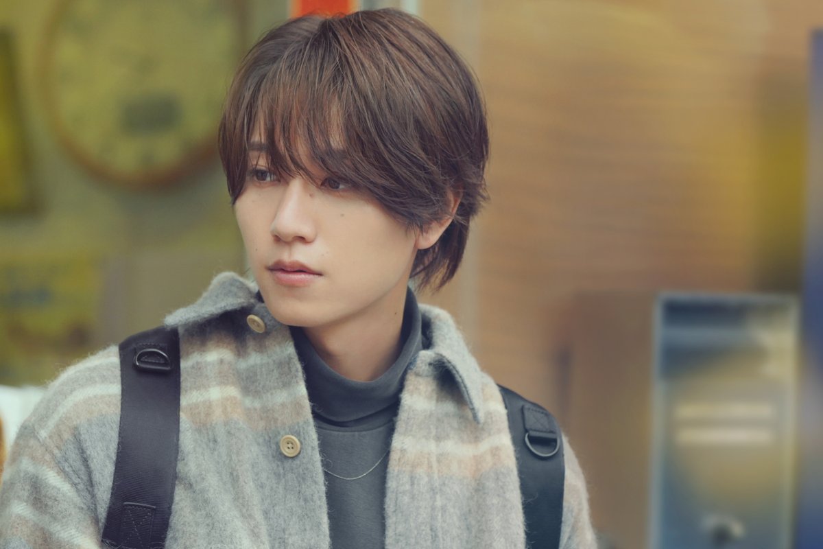 oricon's tweet photo. timelesz橋本将生の
“年上男子”の魅力だだ漏れ…
⠀
映画『お姉ちゃんの翠くん』
切ない恋心がぎゅっと詰まった場面写真解禁❗️
https://t.co/0T3QQLVT52
⠀
🎬️キャスト
橋本将生、中島瑠菜、松本怜生、久間田琳加 https://t.co/EnYKWTzm3I