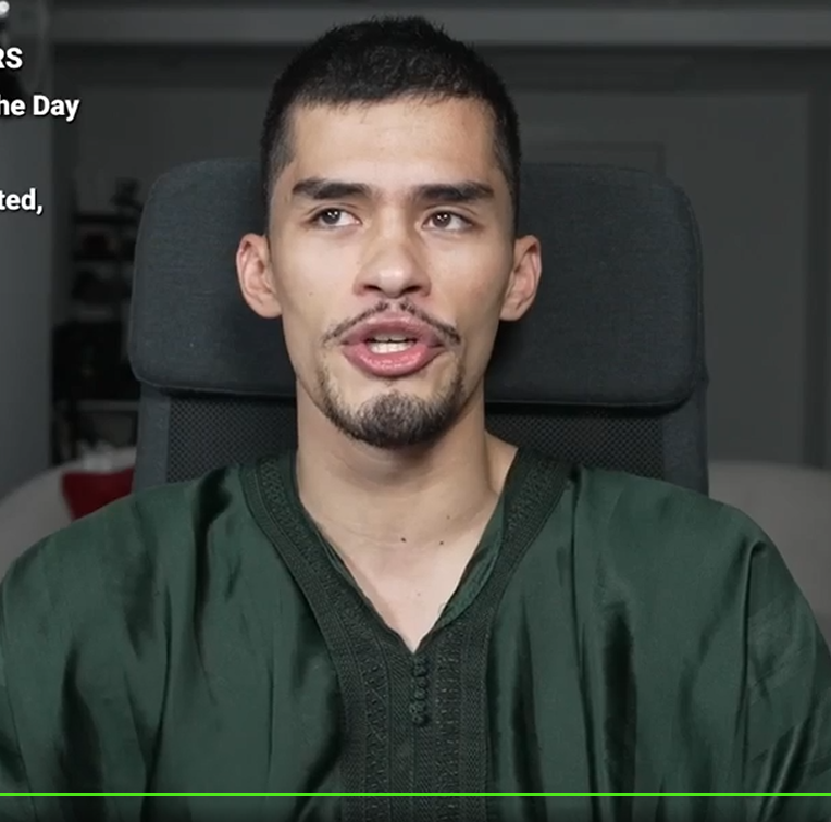WhosDreyy's tweet photo. @sneako Kafir behaviour wearing a morrocan thobe on stream, do you really support palestine or is it all a act? https://t.co/9MB0Cthirl