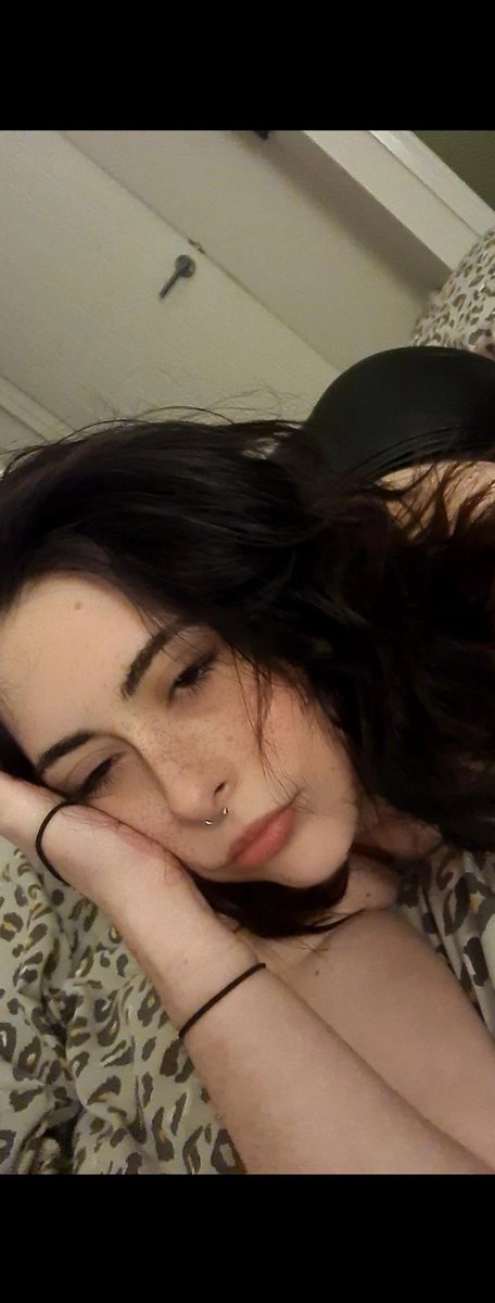 Reckless_Kitten's tweet photo. Friday belongs to the night. Your bank account is mine to bleed. Offer up your tribute and worship properly🍷🔗

Dm me for my PayId 
 https://t.co/ayxFlBbS5E

#FindomFriday #GothGf #AltFindom #FinSub #FindomAus #FindomAustralia #AusFindom #PaypigAus #PaypigAustralia https://t.co/hCQaM1LYCK