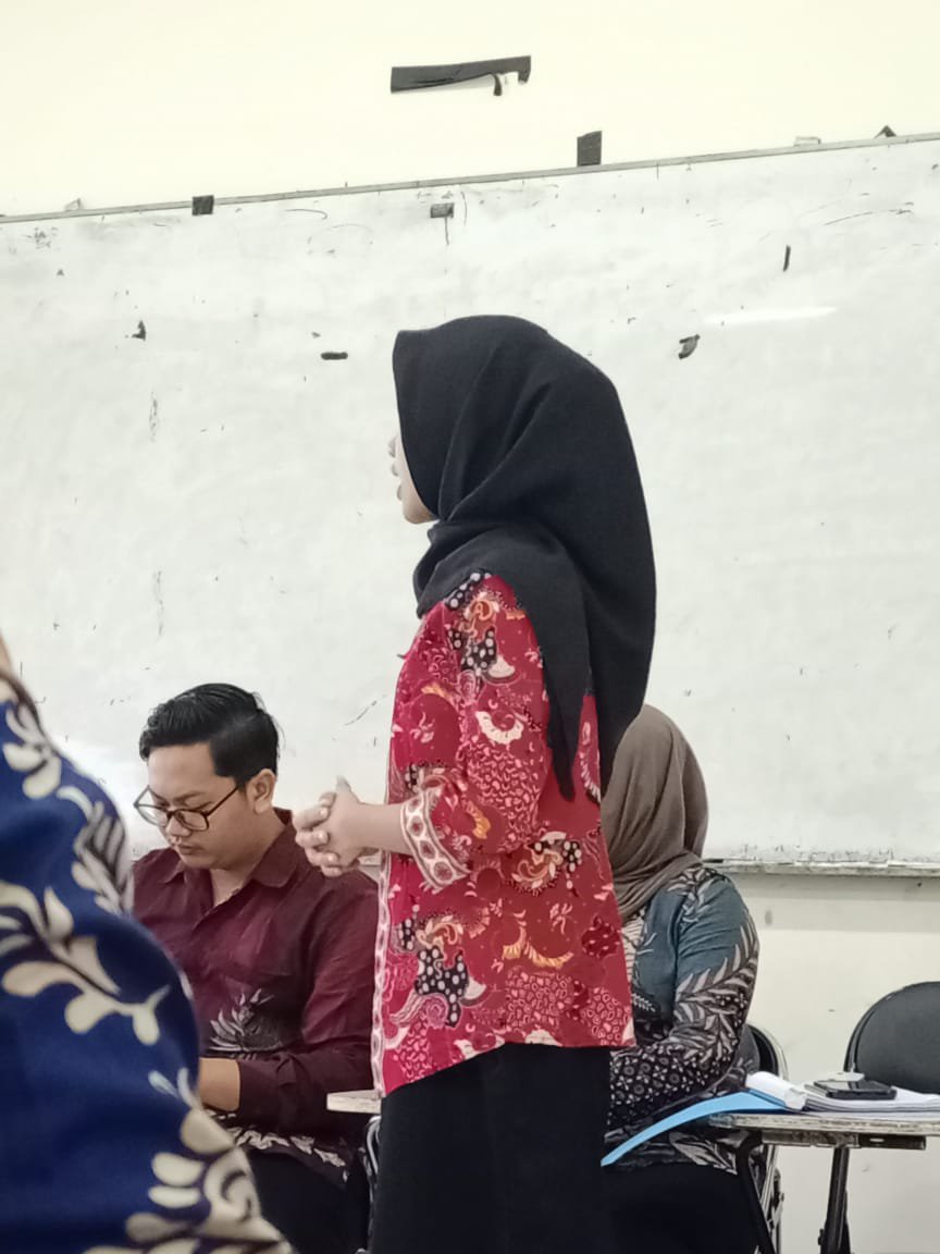 hlndntni's tweet photo. untuk sekarang berdiri didepan kelas untuk menjadi presentation, suatu saat aku akan berdiri didepan kelas sebagai seorang guru https://t.co/Il8ITPHjFL