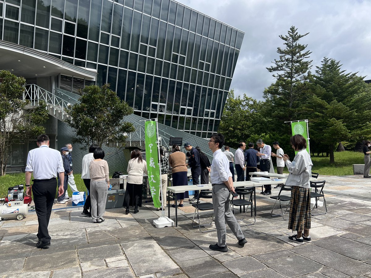 mm_harinezumi's tweet photo. 今、宮城大学大和キャンパス交流棟前に来ると、ウニが食べられますよー　#宮城大学 https://t.co/U9OPsBy859