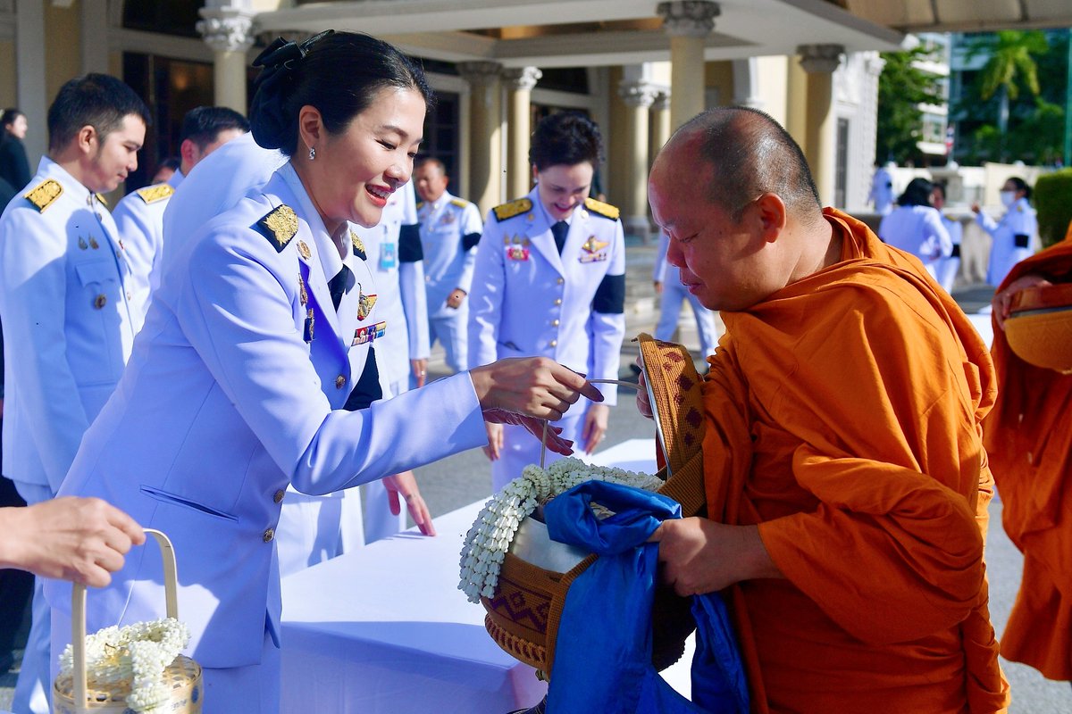 kkat_st's tweet photo. ; 18 ก.ย. 2569 | ดร.ธีรรัตน์ สำเร็จวาณิชย์ ผู้ช่วยรัฐมนตรีประจำสำนักนายกรัฐมนตรี ร่วมพิธีบำเพ็ญกุศลสตมวาร (100 วัน) เพื่ออุทิศถวายเป็นพระกุศลสมเด็จพระเจ้าลูกเธอ เจ้าฟ้าพัชรกิติยาภา นเรนทิราเทพยวดี กรมหลวงราชสาริณีสิริพัชร มหาวัชรราชธิดา ณ ตึกสันติไมตรี (หลังนอก) และบริเวณหน้าตึกไทยคู่ฟ้า ทำเนียบรัฐบาล
.
#ธีรรัตน์สำเร็จวาณิชย์ | @aim_theerarat