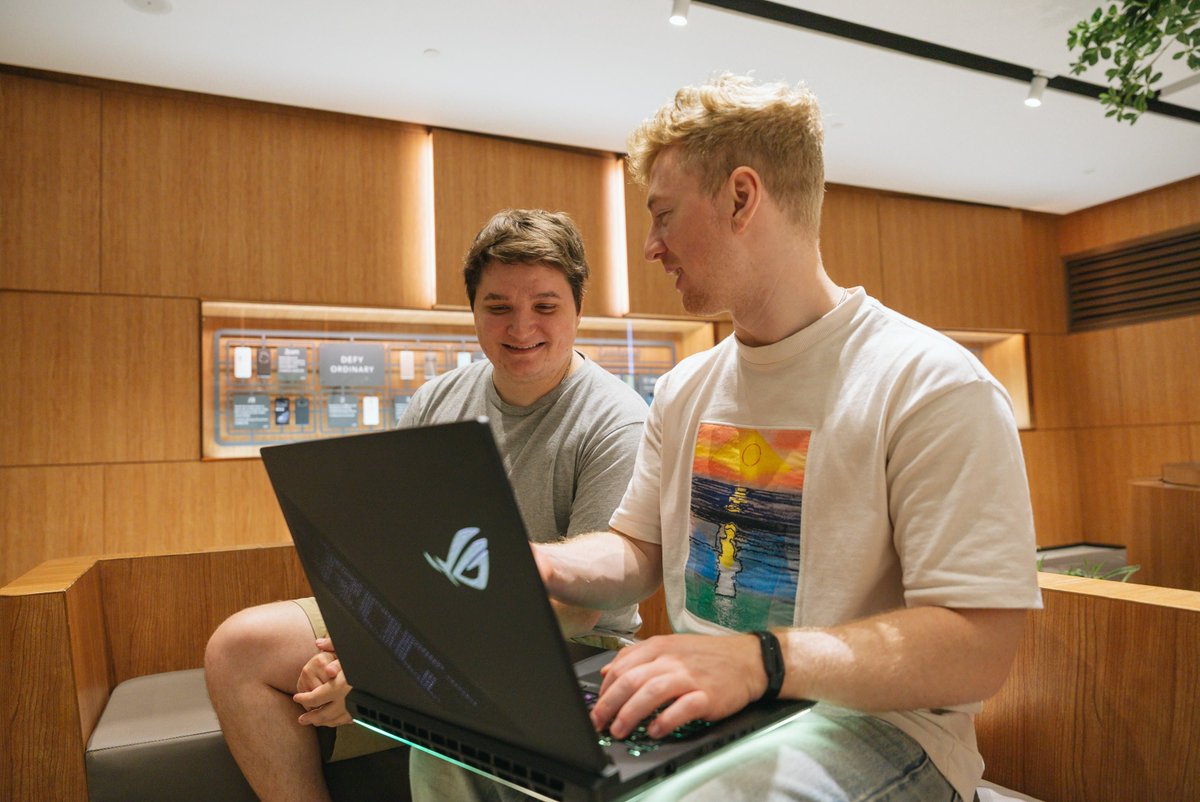 Officialbonkar's tweet photo. Reviewing our top secret champs strats on the ROG Strix SCAR 18.

Thanks to @ASUS_ROG for your hospitality and S+ bootcamp facility. https://t.co/kAHAIY9KXx