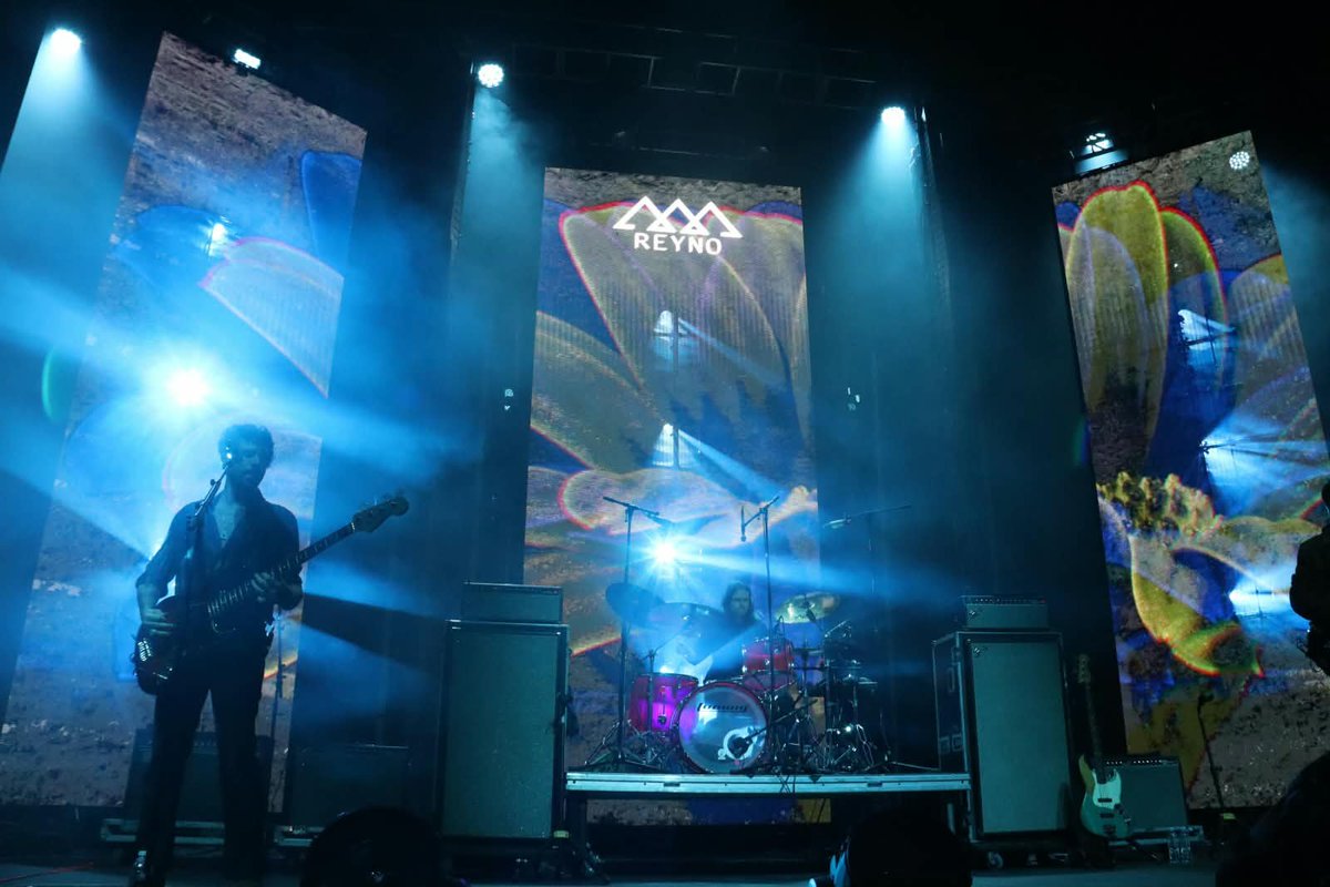 Fotorock21Files's tweet photo. @REYNOmx desde el @pepsicenter en una noche donde todos están disfrutando.
#reyno #pepsicenter #cdmx #concierto https://t.co/hepHCYLKRR