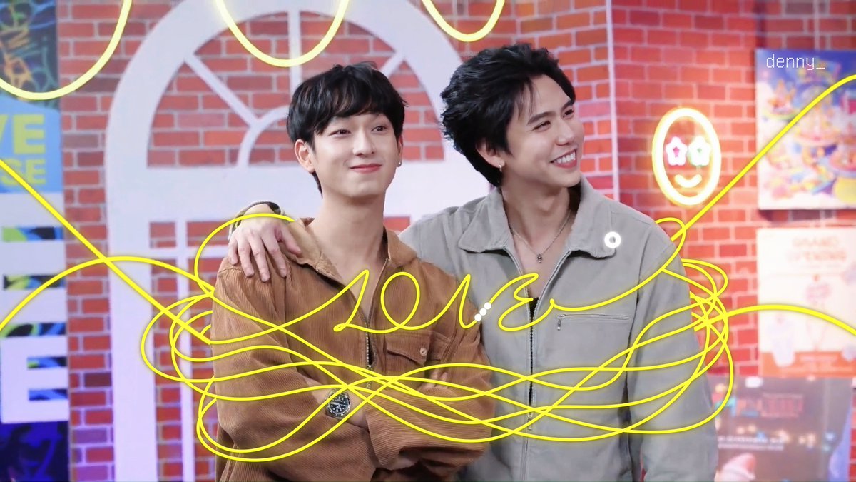 denny_mma's tweet photo. About how different people see SingChimon:

In other's eyes                      In our eyes

LIVEHOUSE X MATCHPOINT 

#GMMTVLIVEHOUSE
#SingChimon https://t.co/FP5UGM10Th