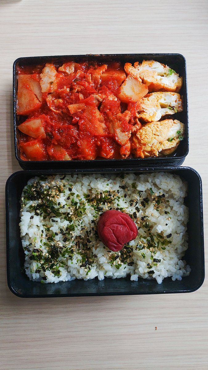 tomorrow1966's tweet photo. 今日の弁当
玉子焼き、豚肉とジャガイモのトマト煮、梅干しとふりかけ

　昨夜ストロベリームーンという映画を見て切なくて号泣ww 
 Netflixで観れますので是非👍
#お弁当記録 https://t.co/x37Wm7OUkp