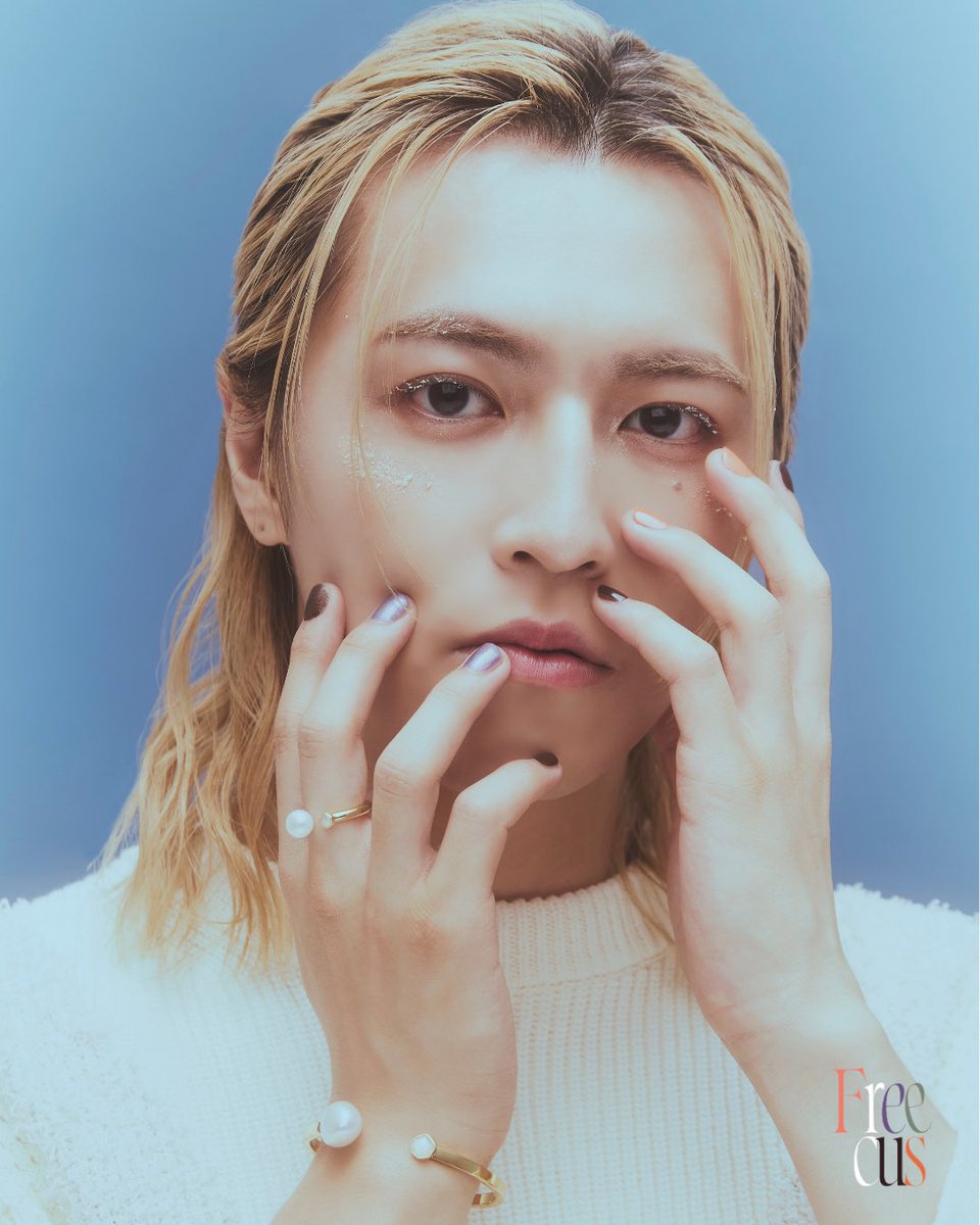 freecus_jp's tweet photo. Freecus New Collectionが、本日より先行販売スタート✨

秋冬の装いを彩るネイルポリッシュとパールアクセサリーの新作コレクションが登場！

ホリデーシーズンにぴったりな、深みのあるカラーのネイルポリッシュ全5色に加え、
先行販売期間限定の金木犀（ゴールドカラー）もラインナップ💅
指先から季節感を取り入れ、自分らしいネイルスタイルをお楽しみいただけます🐿️❄️

アクセサリーには、幸福を象徴するムーンストーンと上品なパールをあしらったバングルとリングが登場💍

これまでのFreecusアイテムとの重ね着けも楽しめる、ジェンダーレスなデザインに仕上がっています。
先行販売期間限定の特典やコンプリートセットもご用意💙

この機会にぜひ、Freecusの新しいコレクションをチェックしてください👀

❄️先行販売期間
9月18日（金）12:00〜9月25日（金）23:59

■先行期間限定特典
①先行期間内にご購入いただいた全員に、ブランドオリジナル“ネイルシール”をプレゼント
②先行期間内にご購入いただいた方の中から抽選で5名様に、直筆サイン入り“チェキ”をプレゼント
③￥10,000（税込）以上ご購入いただいた方に、キービジュアルと未公開カットを使用した直筆プリントメッセージ・サイン入り“コレクションブック”をプレゼント
④コンプリートセットご購入の方に豪華特典をプレゼント！
💎アクセサリーコンプリートセット
アクセサリー全2種に加え、ブランドオリジナル“ヘアピン”付きの豪華コンプリートセット

💅ネイルポリッシュコンプリートセット
ネイルポリッシュ全6色に加え、ブランドオリジナル“エコカイロ”付きの豪華コンプリートセット

💙ネイル＆アクセサリーコンプリートセット
ネイルポリッシュ全6色＆アクセサリー全2点の4th Collectionアイテムが一挙にお楽しみいただけます。ブランドオリジナル“ヘアピン”と“エコカイロ”の豪華特典付き。

🔗https://t.co/aFDHZ6DepP

#freecus #超特急 #タカシ
@takashi_m0923