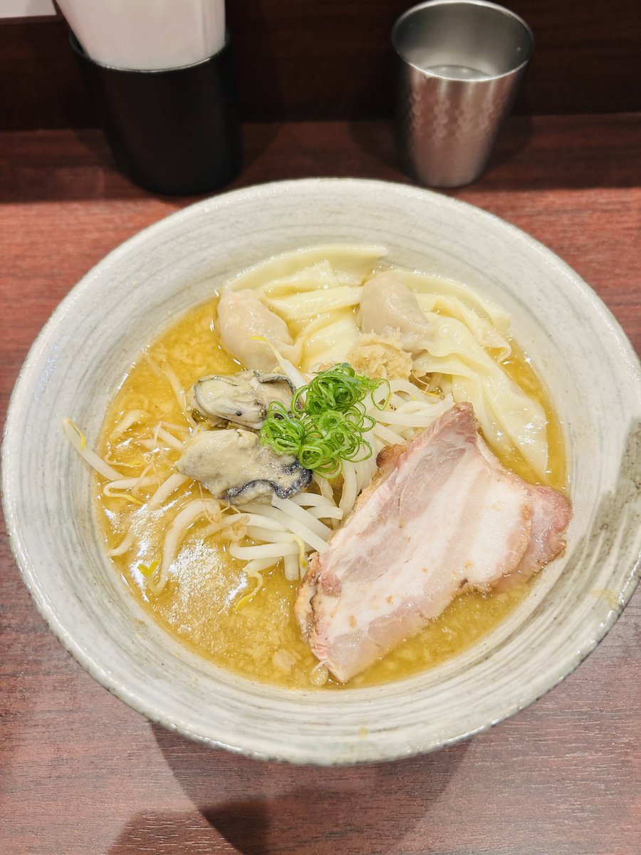37msz189587's tweet photo. 限定の味噌！牡蠣の旨みすごっ😋醤油も塩も味噌も全部美味し🍜
#花筏
#亀戸
#ラーメン https://t.co/kKkd4p4DSo