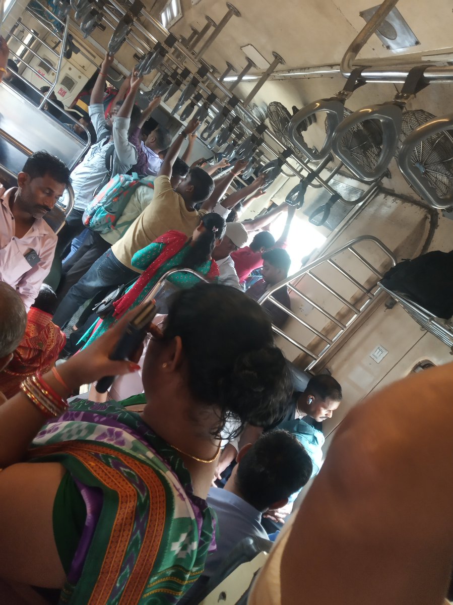 NRout68's tweet photo. @AshwiniVaishnaw @EastCoastRail congestion, overcrowding and passenger inconvenience. Urgent action is requested in the interest of passenger safety and convenience.
Regards. https://t.co/3HTrTdJ6jI