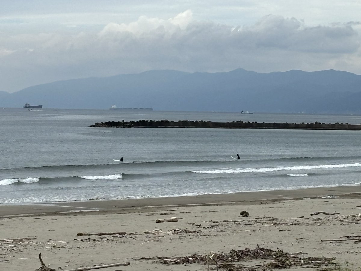 Ochoa25MT's tweet photo. コンディション悪いから、流石に今日は人少ないね🌊
今月もう来れない可能性あるから来たけど😅 https://t.co/bh5w2Boifq