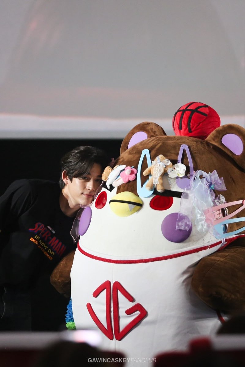 Getoffme_JG's tweet photo. Dada and his baby ♡♡ https://t.co/ocZA2jXa2k