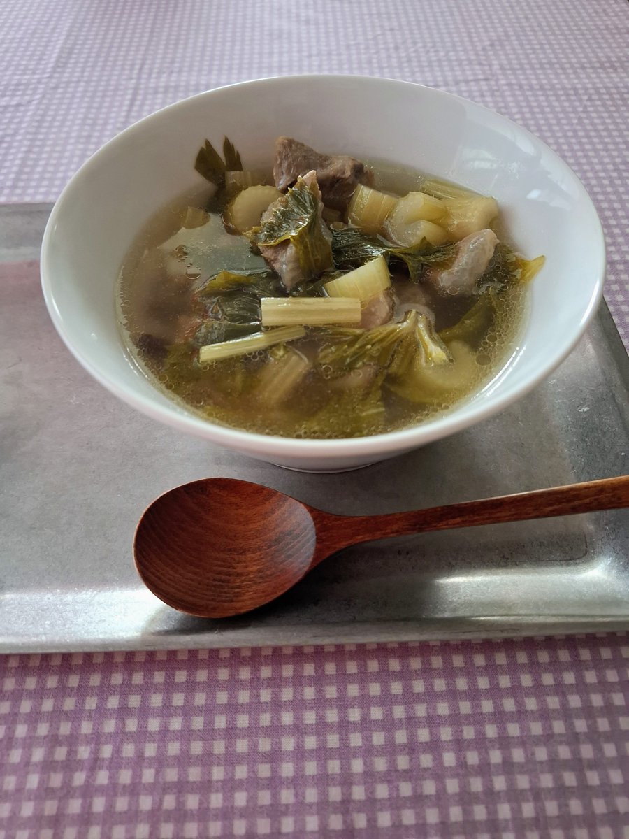 Mrs___pepper's tweet photo. 昼は簡単に牛スジとセロリのスープ。 https://t.co/k52lP437AX