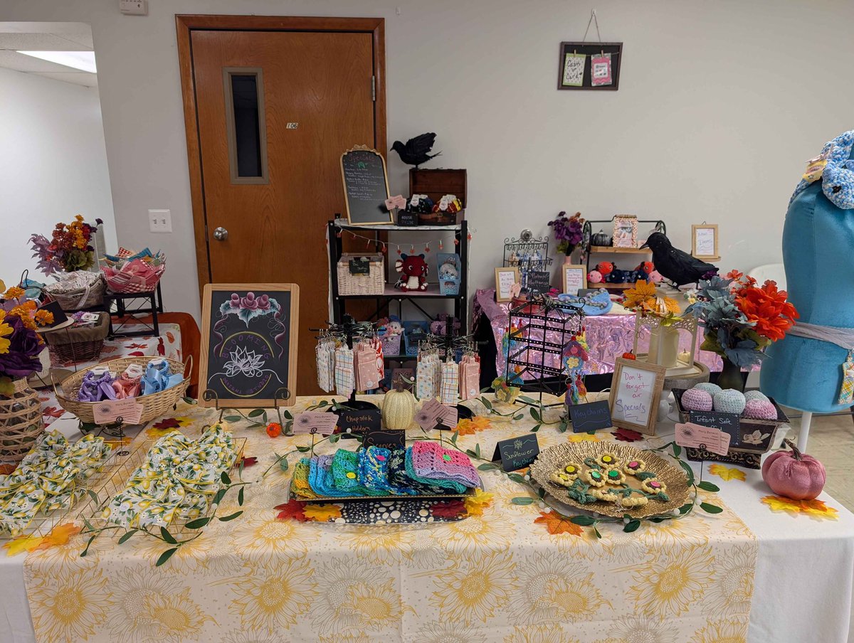 BloomDesignsSt's tweet photo. Look at our pretty booth!!! Don’t forget to stop by this Saturday!!!!
#craftfair #rummagesale #cutecrafts https://t.co/lgcnnfCaxC