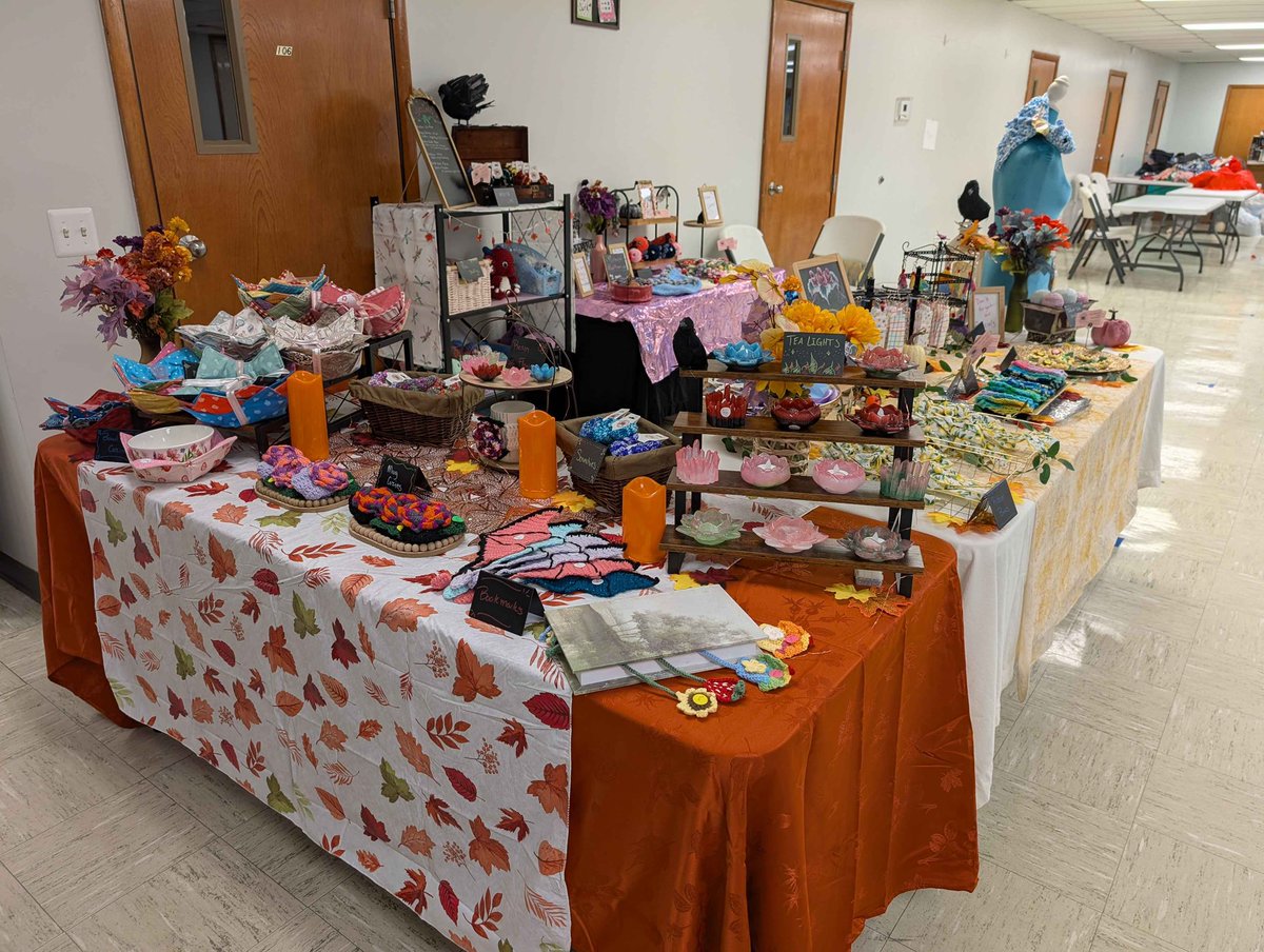 BloomDesignsSt's tweet photo. Look at our pretty booth!!! Don’t forget to stop by this Saturday!!!!
#craftfair #rummagesale #cutecrafts https://t.co/lgcnnfCaxC