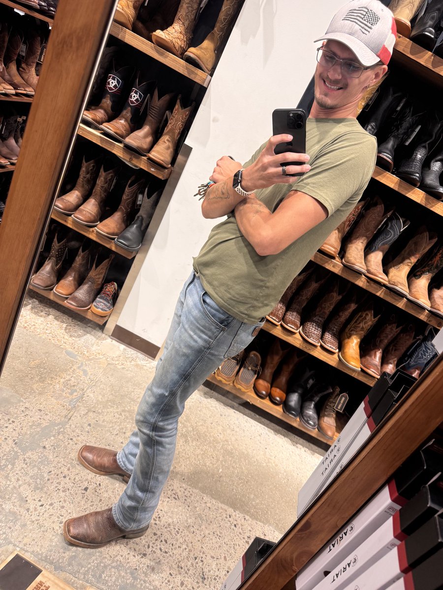 8incut's tweet photo. Yes I did a photo shoot in the boot barn.😂
#wrangler #boots #ariat https://t.co/aLyu9QagrH