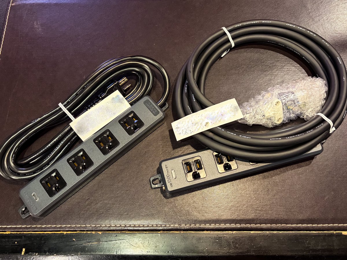 dhra_'s tweet photo. tidbit×明工社 タッグの新製品【Rig Tap】フライングゲットォォォ!
自分的に現場用タップは明工社しか勝たん。と思っている節があるw(画像4🫶これは愛です)
明工社さん @Meikosha1932 いつもお世話になってます!
このRig Tap、既存品から色々とブラッシュアップされてる模様で、個人的にはケーブルの取り回しが良いのが使いやすそう
「卓周りパッと出しタップはRig Tapしか勝たん」を押していきたいなと😬
10/8から販売開始で @tidbitinc さんのオンラインストアで先行予約受付中だそうですので、仕様など詳細チェックしてみて下さい!https://t.co/37q7psSlsT
#明工社 #電源タップ