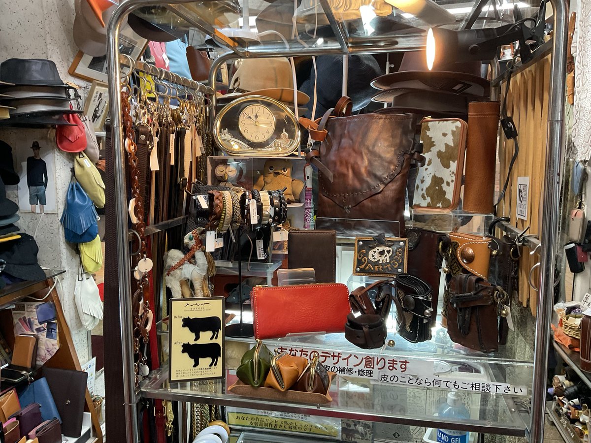 YANPI_Leather's tweet photo. 本日も開店で��！
シルバーウィーク直前！
もう今日からお休みって方もいらっしゃるんじゃないでしょうか？
今年はなんだかどんよりな空模様がつづく様子。
出かけるときは折り畳み傘を忘れぬよう気を引き締めていきましょう！ https://t.co/hgf09ykrYl