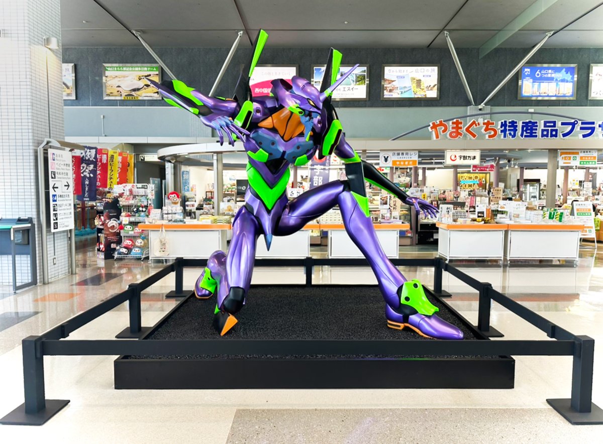 UBEmachieva's tweet photo. 「宇部まちじゅうエヴァンゲリオン 2026」の開幕に向け、開港 60 周年を迎えた山口宇部空港国内線ターミナルビルに「エヴァンゲリオン初号機」立像が設置されました！

10月29日からスタートする #宇部まちエヴァ2026 もどうぞお楽しみに！！

#まちエヴァ #エヴァ #エヴァンゲリオン #EVANGELION https://t.co/TBpkvI2pvz