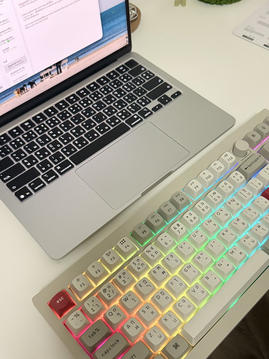 flow3rboiii's tweet photo. ตัวนี้เลย keychron v3 max  มีให้เลือกหลายสวิตเลย ของเราเป็น Jupiter Banana เสียงเงียบ กดเด้ง พิมพ์ได้แบบมันสุด ๆ ไม่รบกวนใครแน่นอน

https://t.co/teUxZCFu2w https://t.co/8ABqQsdew9