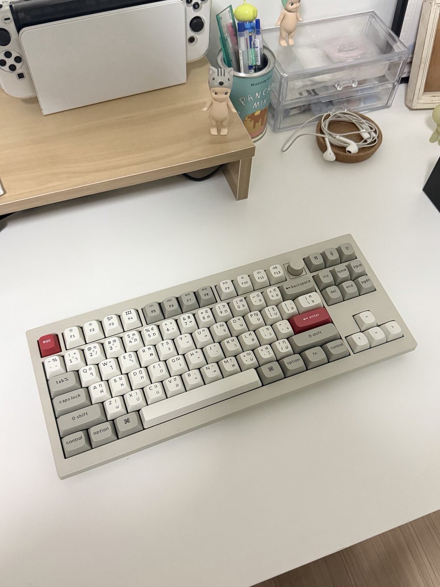 flow3rboiii's tweet photo. ตัวนี้เลย keychron v3 max  มีให้เลือกหลายสวิตเลย ของเราเป็น Jupiter Banana เสียงเงียบ กดเด้ง พิมพ์ได้แบบมันสุด ๆ ไม่รบกวนใครแน่นอน

https://t.co/teUxZCFu2w https://t.co/8ABqQsdew9