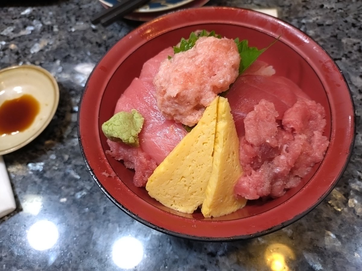 46494173ao's tweet photo. 金沢 近江町市場
近江町市場寿司 支店
やはり混雑回避するなら平日午前がオススメね(⁠*⁠´⁠ω⁠｀⁠*⁠)🍣

最近出来た金沢プリン亭も…
プリンソフト！🍮🤤

蓮ノ空コラボやってました✨👀 https://t.co/ZIj2NAu92t