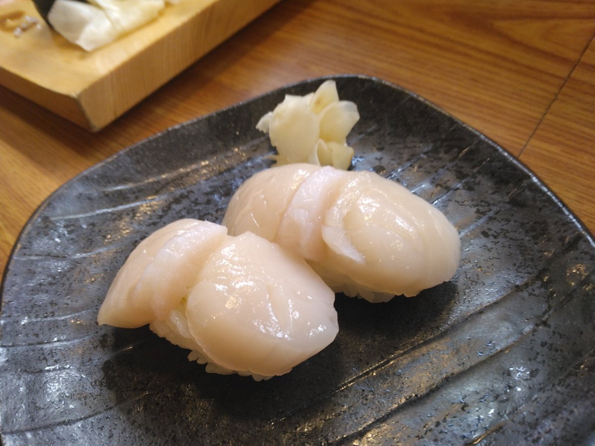 NativeSendai's tweet photo. 大好きな塩釜の一森寿司で特上にぎりと穴子とホタテ。ひっくり返る程美味しい！穴子はどうすればこんなに柔らかく出来るんだろう？赤身も白身も絶品過ぎる、ウニも。 https://t.co/M0dtCCyfp6