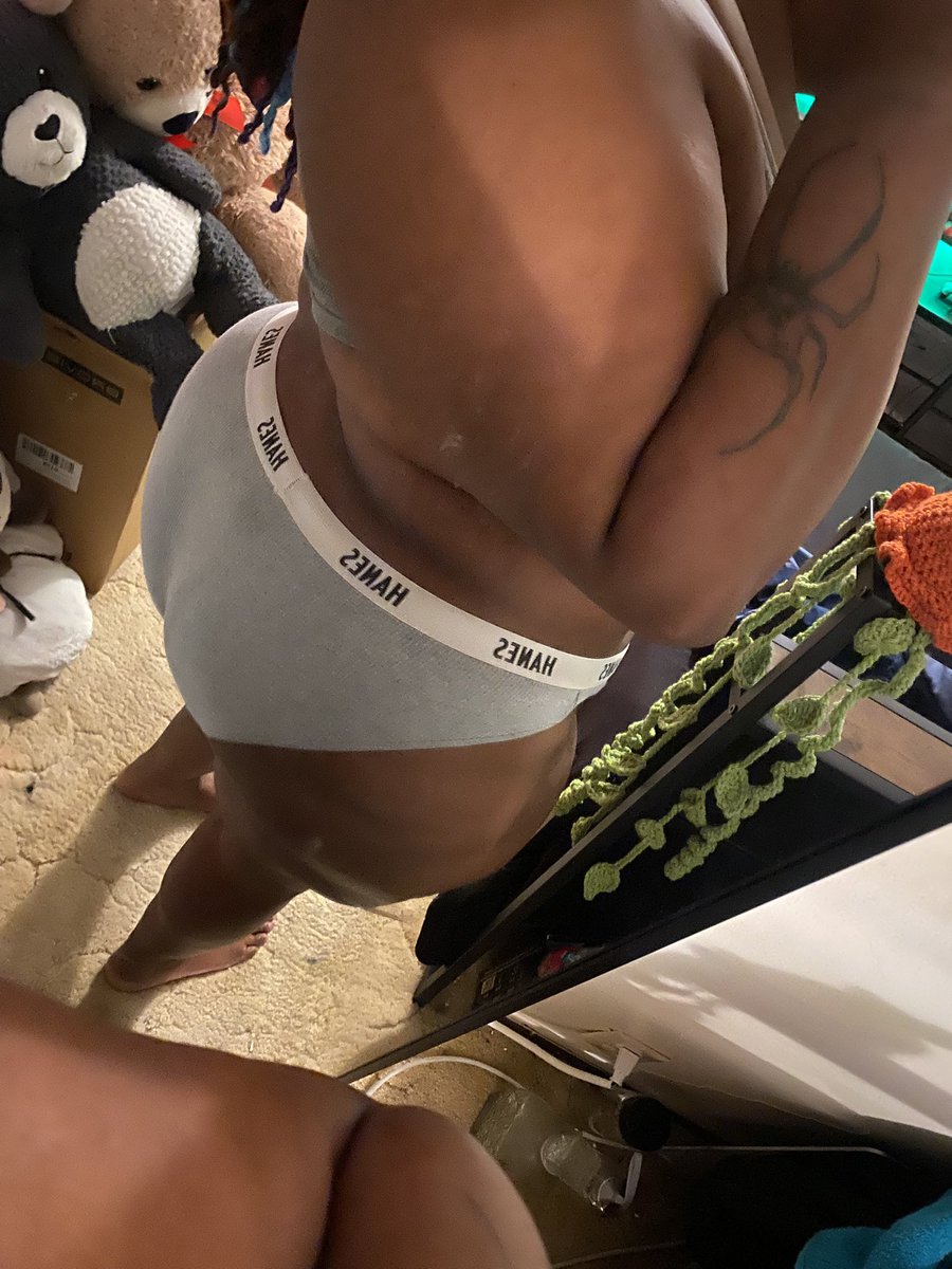 MistressGemVoid's tweet photo. Come worship this fat ass like a good boy 🤭😈 let’s see how fast and easy it is for me to break you 

#findom Femdom sph Joi cei gfe humiliation humanatm whalesub degradation sissification cbt Findomme Findom paypig https://t.co/0s1FndjpME