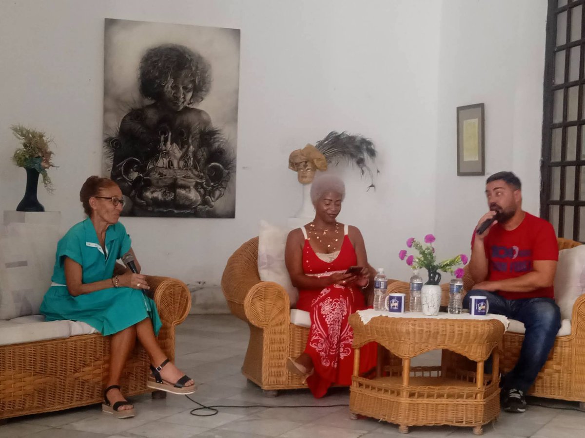 siempreMatanzas's tweet photo. 🩰  La Casa de Todos, espacio de la Brigada de Instructores de Arte José Martí en la provincia, tuvo como anfitriona a María Alejandra Quevedo Alfonso, Metodóloga de Danza del Centro Provincial de Casas de Cultura.
🩰El encuentro se realizó en la Casa Social de la UNEAC, https://t.co/XQVJXQgC2m
