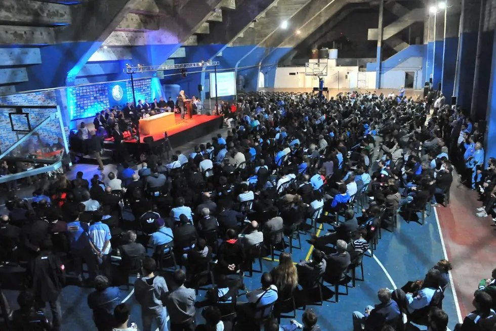 Facu_Priante's tweet photo. #Belgrano | 🏴‍☠️ El 18 de septiembre de 2001, se decretó la quiebra de Belgrano, la pérdida de la vida institucional. 

🤵 Durante el gerenciamiento, Norberto Castaño y Armando Pérez fueron quienes se encargaron del resurgir celeste. 

🗳 El 1 de julio de 2011, a días del histórico ascenso Monumental, el club regresaba a mano de sus socios y Armando se convertía en el nuevo presidente de la institución. 

👏 Con Armando en la presidencia, el Pirata clasificó a copas internacionales, se agigantó el Predio de Villa Esquiú -lleva su nombre-, y regresó al Julio César Villagra; entre otros hitos en su mandato. 

🔝 En la actualidad, 25 años después, Belgrano goza de un presente extraordinario bajo la conducción de Luis Fabián Artime: campeón del fútbol argentino, estatuto modernizado y con un crecimiento exponencial en infraestructura. 

❤️‍🩹 Para valorar y tomar dimensión del presente, siempre es bueno recordar y reflexionar lo transitado en este duro recorrido, permitiendo el retorno más esperado: que Belgrano vuelva a ser un club para todos, para siempre.

📸 foto duplicada @solo_belgrano