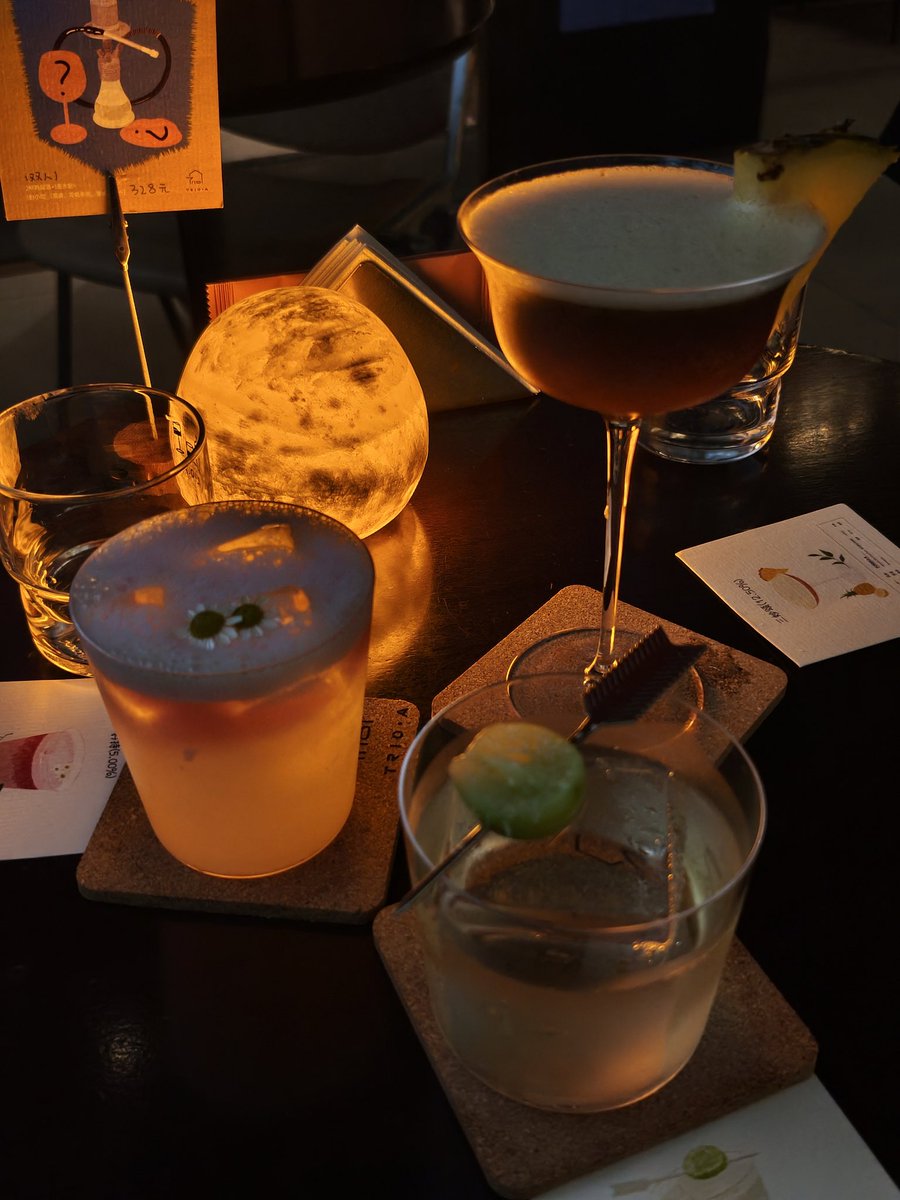 Julybaobz's tweet photo. 🍸#wlw #les #女同 https://t.co/JBVGJM7bek