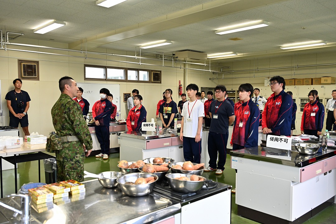 4icampobihiro's tweet photo. 大樹高校(防災訓練)
#防災訓練 #大樹高校 #陸上自衛隊 #第4普通科連隊 #帯広 #大樹 #GSDF #GroundSelfDefenseForce #CampObihiro #4thinfantry https://t.co/Fbu2Ufr5r8