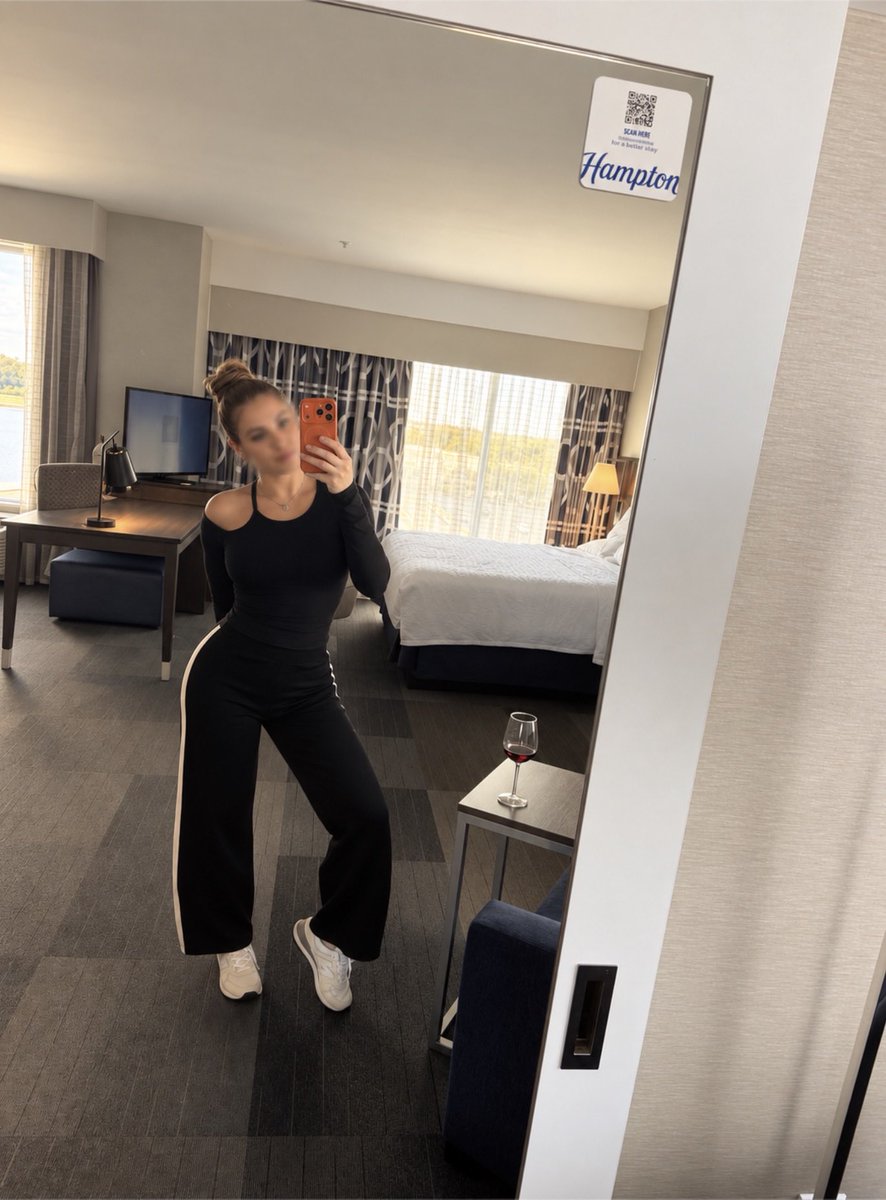 AngelinaBlank89's tweet photo. Did someone say casual Friday?

#Chicago #Minneapolis #LuxuryLifestyle #Latina https://t.co/Pgexsk83au