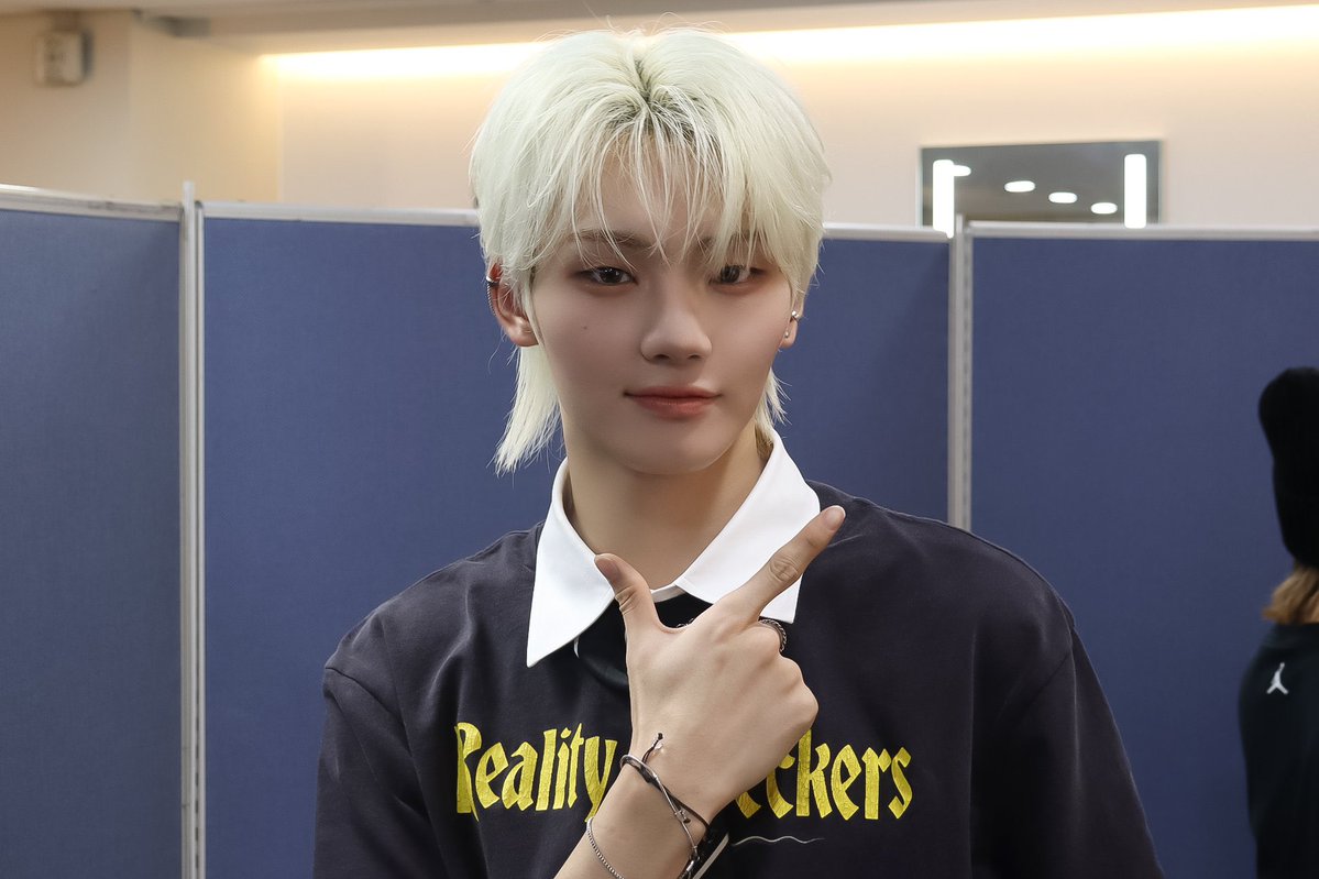YOONCHANGLOBAL's tweet photo. 260918 Splayit 1st Single ใ๐๐๐๐๐ : ๐๐๐๐๐๐๐ ๐๐ใ Music Show Behind Photo
#YOONCHAN #์ค์ฐฌ
#SPLAYIT #์์คํ๋ฆฟ
#SPLAY_CHAPTER01 https://t.co/9zNGGuXxwv