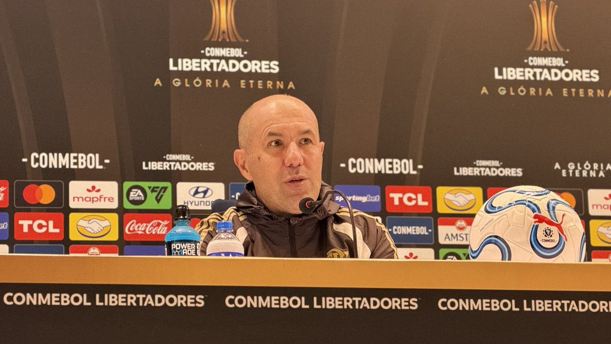 simpraisa's tweet photo. Leonardo Jardim: “O Jorginho saiu e a torcida entrou. A torcida foi espetacular” https://t.co/P7K6HxGKGr