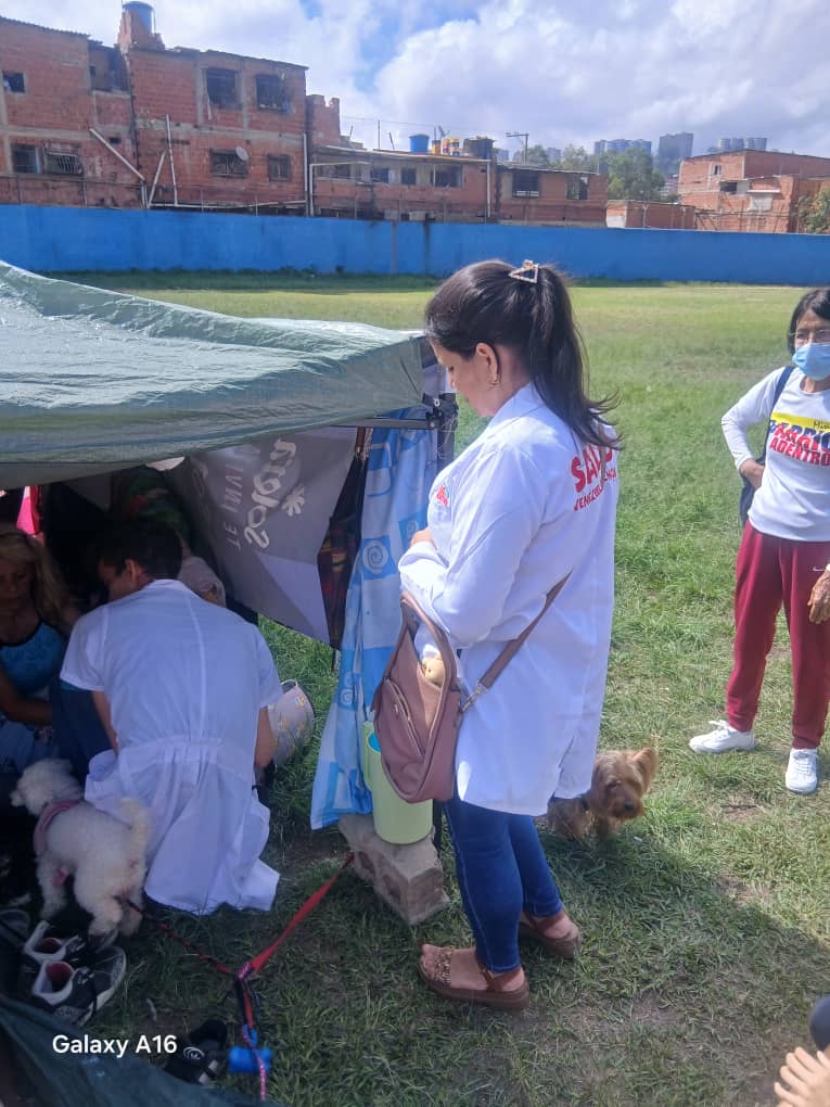 cubacooperaven's tweet photo. · 🩺🇨🇺 Cuando el dolor llama, Cuba responde con solidaridad. El Contingente Henry Reeve es ejemplo de entrega, humanismo y amor por la vida. ❤️ #HenryReevePorLaVida https://t.co/xCQzdOMW9a
