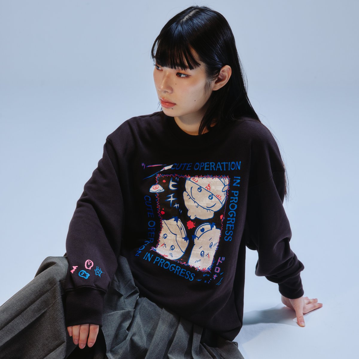 talkingheads_0's tweet photo. 「ちいかわ × ホラーTシャツ・パーカー」
B級ホラー映画を思わせるダークでコミカルな世界観を表した、ちいかわホラーシリーズ。
先行販売では取り扱いがなかった
・スウェットシャツ
・ジップパーカー
���ラインアップに追加！