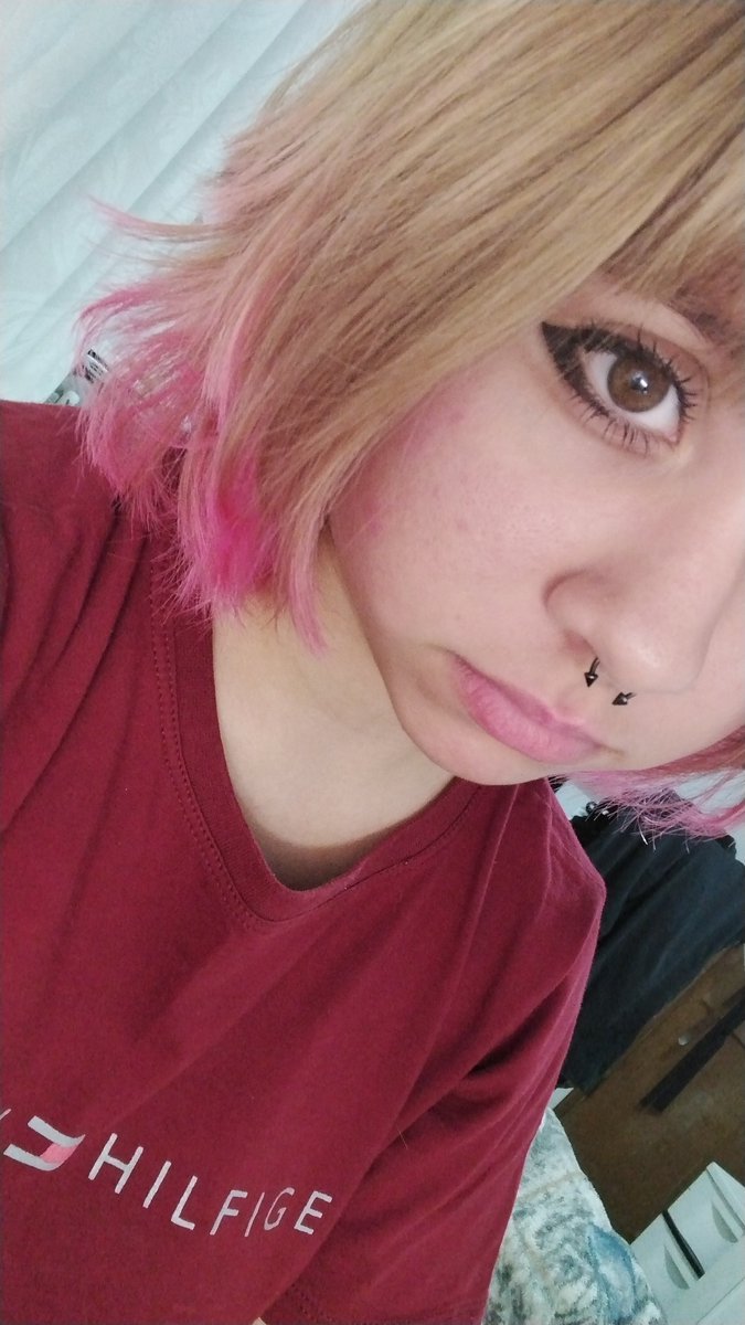 Luzzinha3's tweet photo. pintei o cabelo, ngm mais poderá me parar https://t.co/uGyItHDAB1