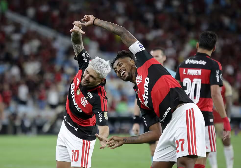lg_castello97's tweet photo. O que será da minha vida sem vocês dois?

Bruno Henrique decidiu em Quito. Arrascaeta decidiu no Maracanã. A bola procurando os pés de quem nasceu para aparecer quando o Flamengo mais precisa. Os dois seguem escrevendo mais uma história que eu já sei de cor, mas não canso de ver. https://t.co/ckammfgMC5