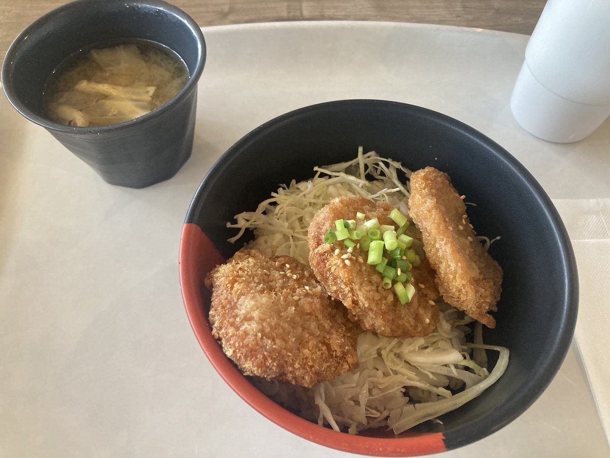 0_mippy3104's tweet photo. 旨塩ヒレカツ丼 https://t.co/f7fMmTqi6L