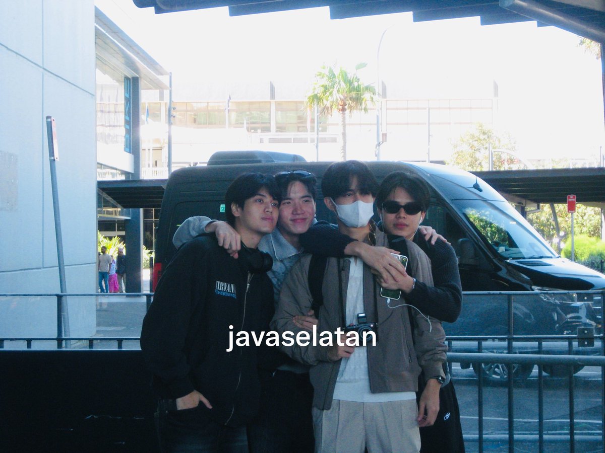javaselatan's tweet photo. clo’ver in sydney (digicam ver.) ♡

#CLO_VER #ThailandGrandFestival2026
#ThailandGrandFestivalSYD2026
#TGSYDNEY2026 #CLOVERFANSIGNINSYDNEY
#GMMTV #GMMTVFANDAY34INSYDNEY
#SeaKeenXFanday34inSYDNEY 
#RISERMUSIC @clo_ver_riser @BarcodeTin @keenkeno_sp @aliazhl @20aungpao https://t.co/BdkIctERLL