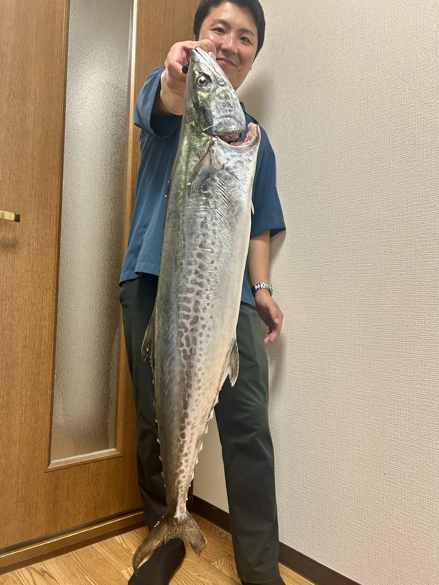 washiomasahiro's tweet photo. 僕の釣果とHITシーン見るついでにギターの動画も見てください😂 https://t.co/wMw4rutdt8
