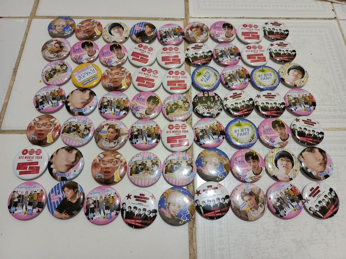 favoojekey's tweet photo. HAI ARMY, MINTA TOLONG BANTU RT YA🥹🤍

Aku mau jual cepat fanmade merch BTS karna lagi BU untuk kebutuhan rumah🥺🙏 Semuanya siap kirim ya temen2, yuk buat kakak2 army yg lagi cari freebies yuk borong💜

pin: 6.500
handmirror: 9.500
id card holder: 27k
memopad: 17.700
strap: 21.500
lanyard: 24k
koyo calonku: 8.000

take all lebih murah akan aku kasih diskon gede2an guys, karna aku butuh banget minggu ini😭🙏

📍jakbar