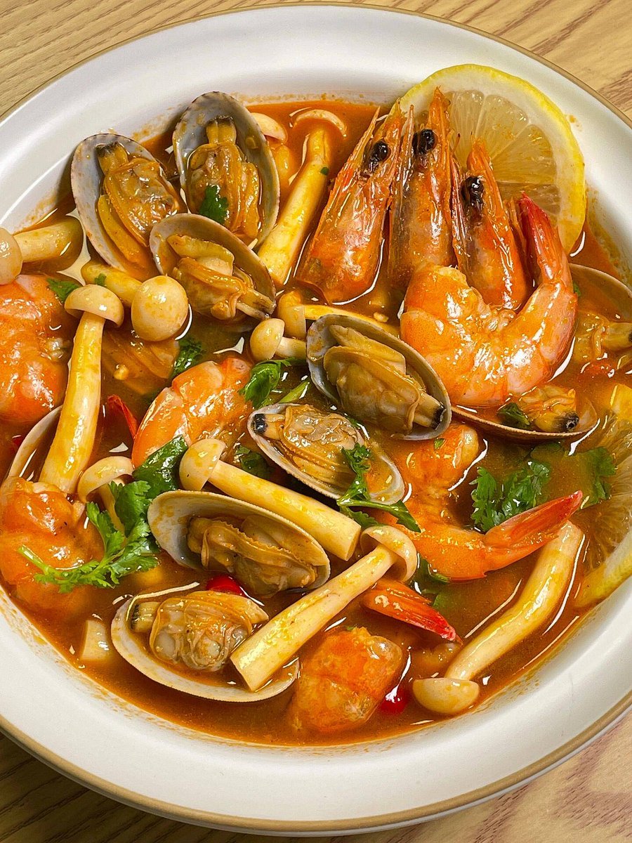 LigiaSolt's tweet photo. Tried authentic Tom Yum Goong in Bangkok tonight! Spicy, sour, and packed with fresh herbs—every bite transports me straight to the streets of Thailand ， https://t.co/kua6NUCeAv