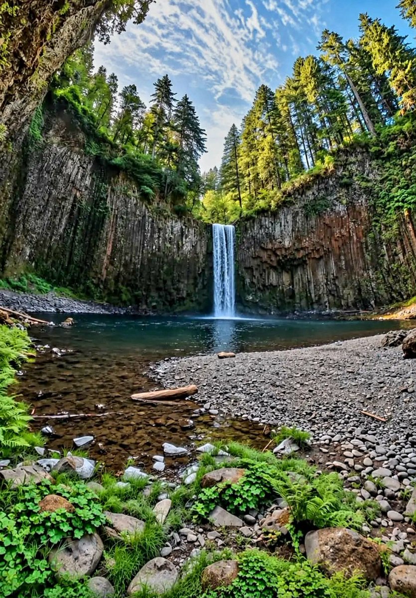 natashalynnm74's tweet photo. Abqua falls oregon 4 hr from my house but so worth the trip. https://t.co/sfdoY24unu