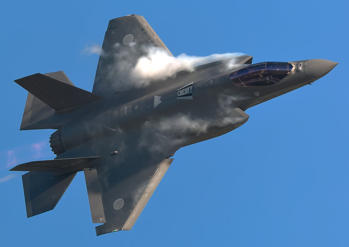 morris680's tweet photo. F35( ՞ټ՞)
#小松基地航空祭予行
#RF1200 https://t.co/v5b0RskzCA