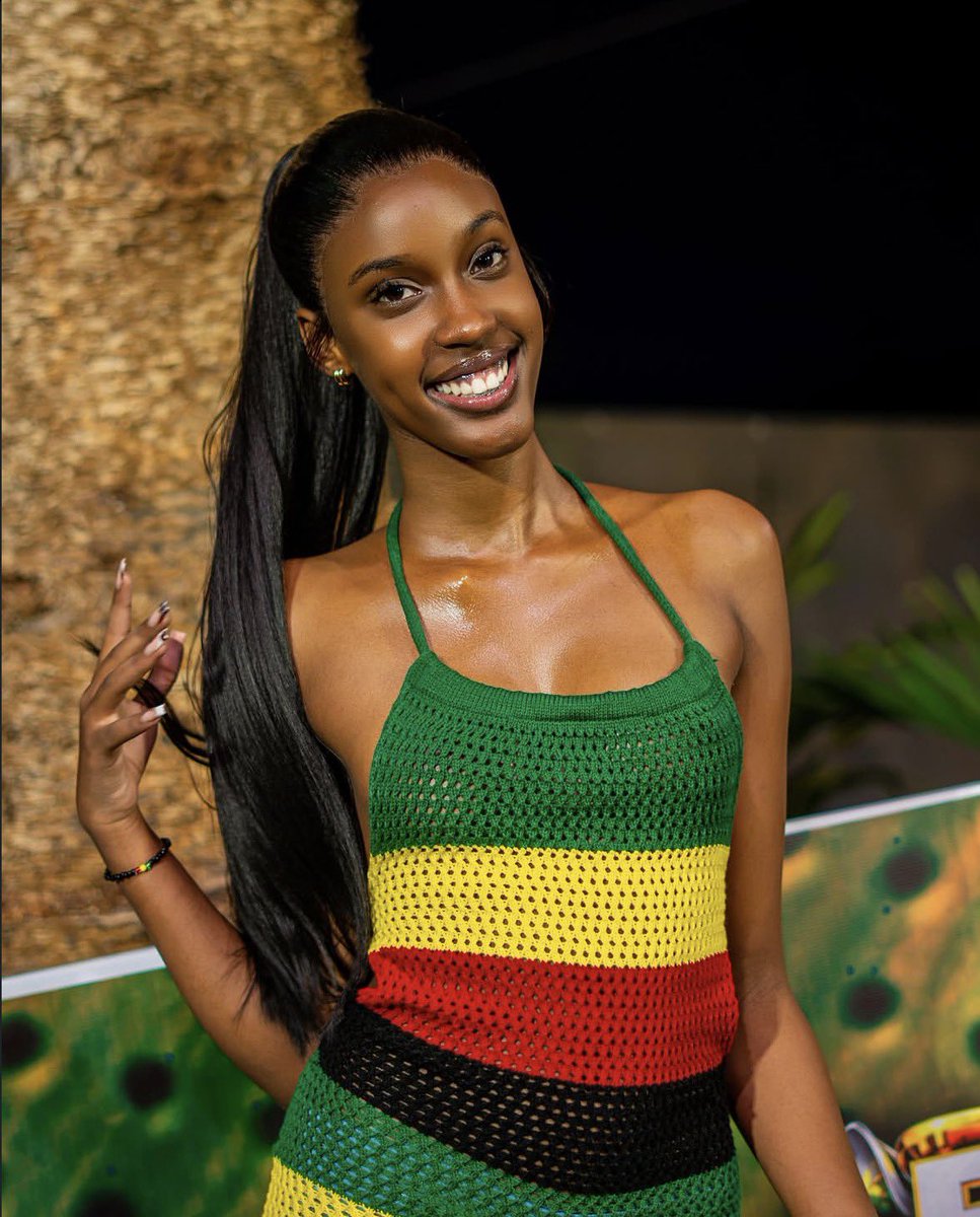 PrettyKyomuhedo's tweet photo. A pretty rockstar finna look good on a daily but buss a whine brought the real show! 💚💛❤️🖤 https://t.co/zuDAW7RC3d