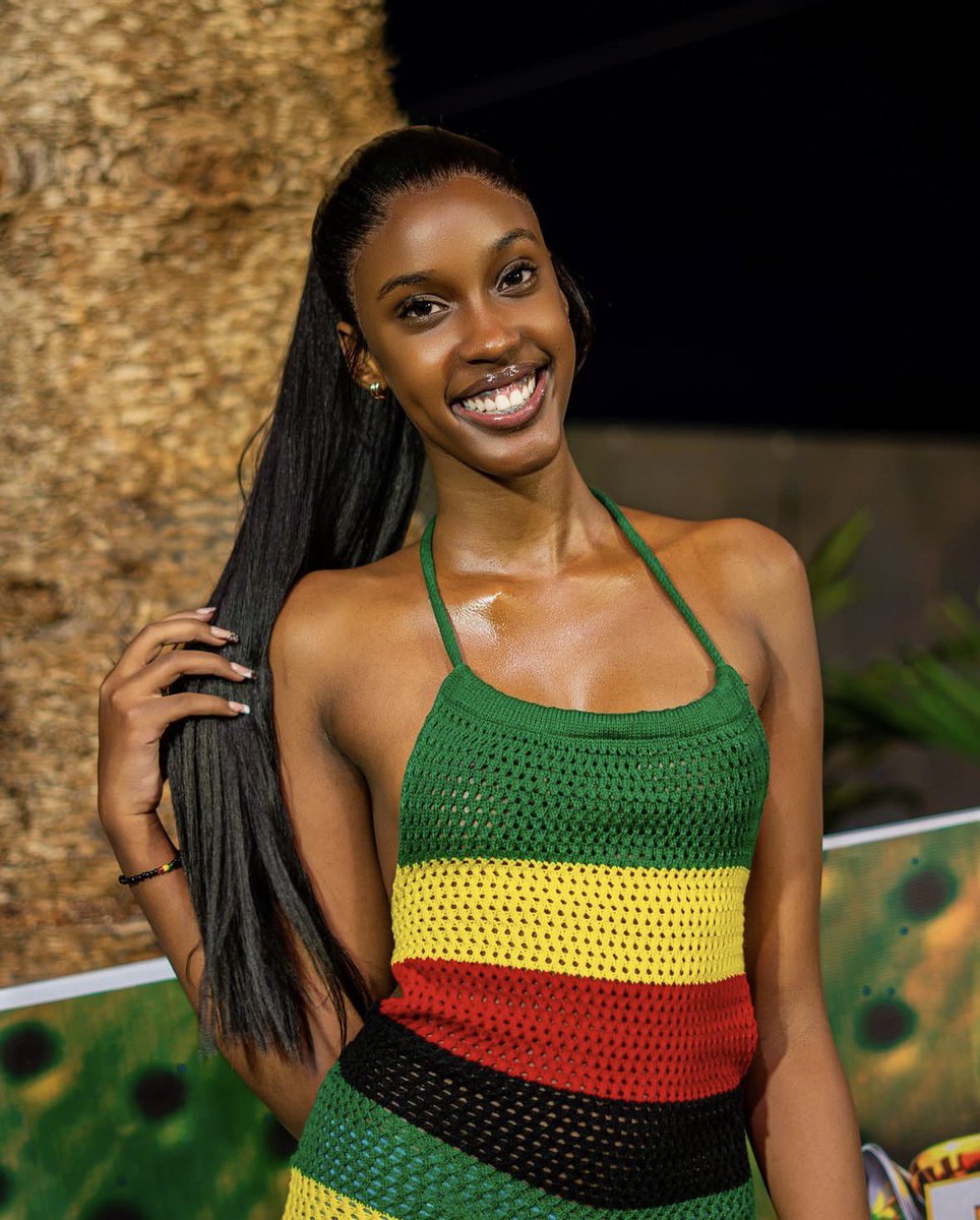 PrettyKyomuhedo's tweet photo. A pretty rockstar finna look good on a daily but buss a whine brought the real show! 💚💛❤️🖤 https://t.co/zuDAW7RC3d
