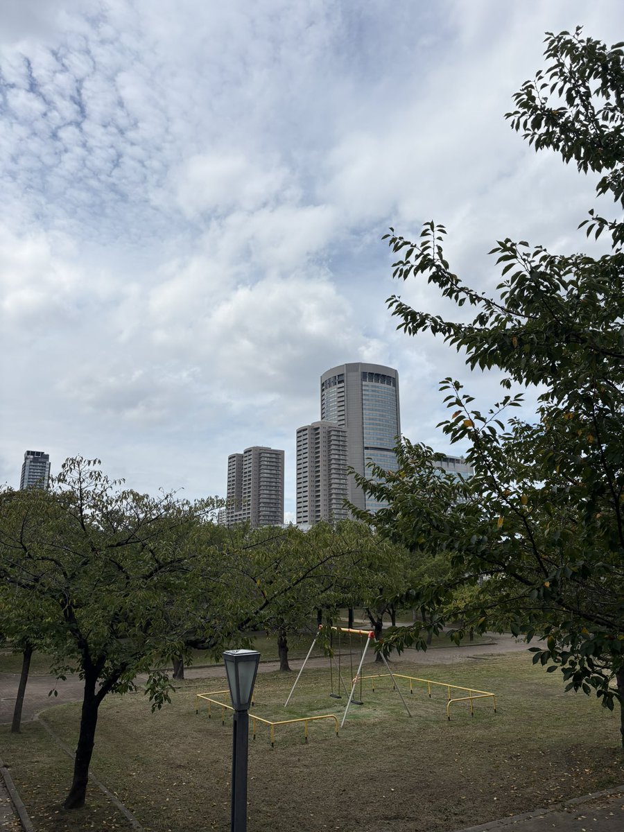 tencharibase's tweet photo. 毛馬桜之宮公園です。秋空です。
#てんちゃり #大阪城 #レンタサイクル https://t.co/ePVWtPA5w1